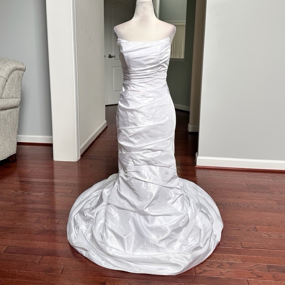 Davids Bridal White Strapless Ruched Wedding Dress Mermaid Trumpet Train Size 2